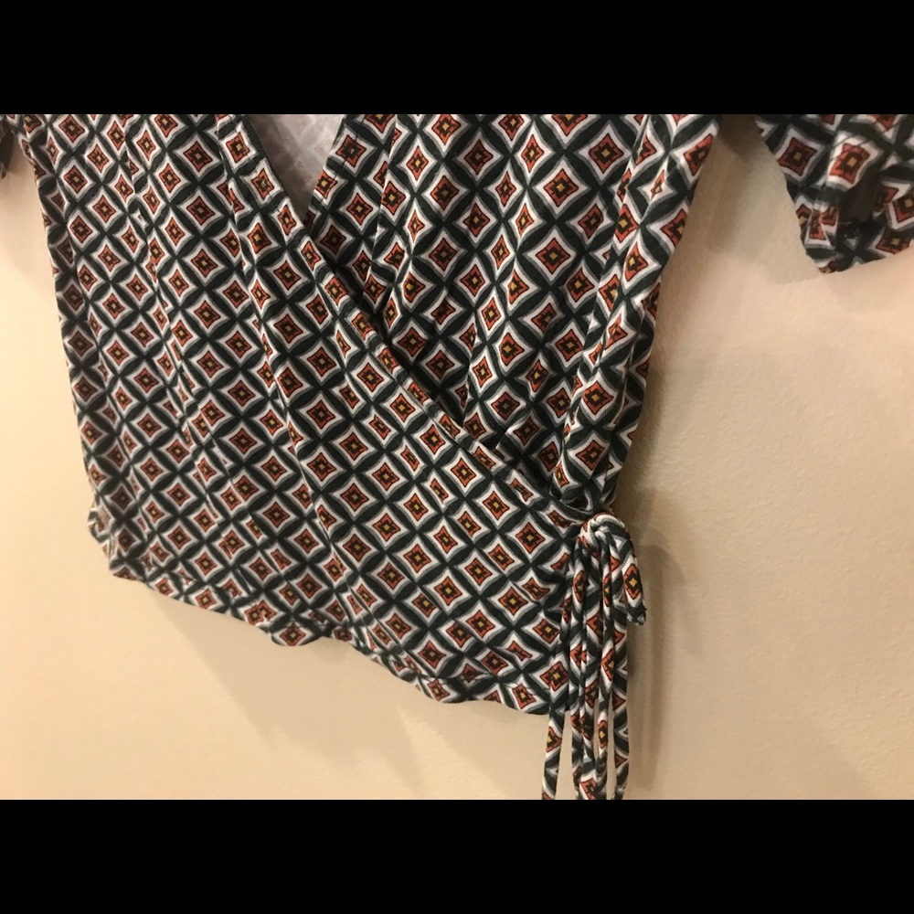 Patterned Wrap Crop Top - Picture 4 of 6